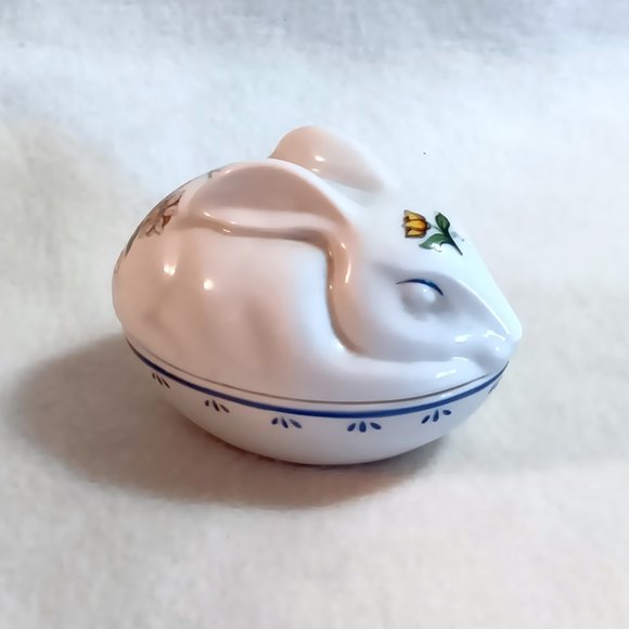Elizabeth Arden Roma al Fresca scented bunny candle - candle un-used, no box - Picture 1 of 4